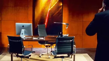 The chair in the office of Kyle Miller (Nicolas Cage) in Break-in