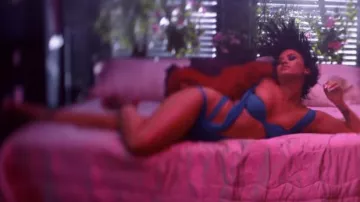 Le maillot turquoise de Demi Lovato dans le clip Cool for the summer