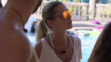 Les lunettes de soleil de Iris dans 10 couples parfaits