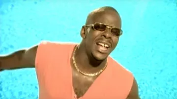 Gafas de sol Cartier Must Louis de Bobby Brown en su video musical Something in Common