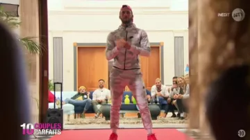 L'ensemble jogging camouflage de Illan dans 10 couples parfaits