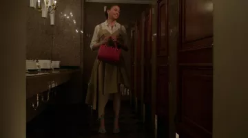 The sandals in jean, Liza Miller (Sutton Foster) in Younger S04E04