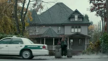 Les sneakers Adidas Stan Smith de Gloria (Anne Hathaway) dans Colossal