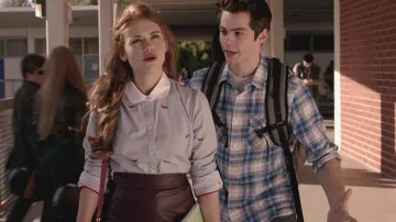 The leather skirt of Lydia Martin (Holland Roden) in Teen Wolf S03E04