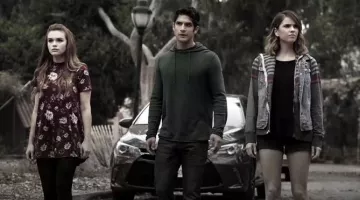 The flower dress of Lydia Martin (Holland Roden) in Teen Wolf S06E06