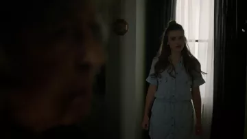 The dress shirt Lydia Martin (Holland Roden) in Teen Wolf S06E03