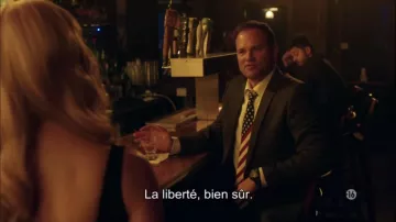 La cravate aux couleurs du drapeau américain dans Preacher S02E03