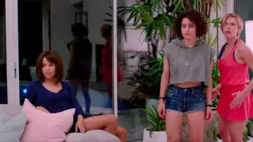 Le sweat gris de Frankie (Ilana Glazer) dans #Pire soirée