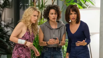 The sweat, without the handle, Frankie (Ilana Glazer) in #Worst evening