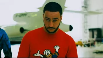 Le pull rouge Picsou de Lacim dans Colonel Carillo