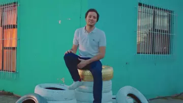 The Lacoste polo of Vianney in her video clip Me love you