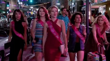 Scarf "Bride to Be" in Jess (Scarlett Johansson) in # Worst Evening