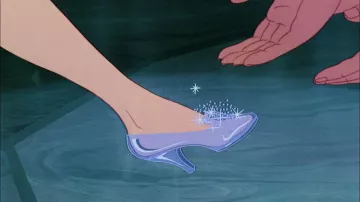 Les escarpins transparents de Cendrillon dans Cendrillon (1950)