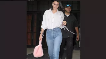 The Bag worn by Kendall Jenner during an outing on July 30, in The family Kardashian