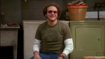 Le t-shirt kaki de Che Guevara de Steven Hyde (Danny Masterson) dans That 70's Show S03E18