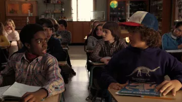 Dustin Henderson (Gaten Matarazzo) Blue Brontosaurus Hoodie en Stranger Things Temporada 2 Episodio 1