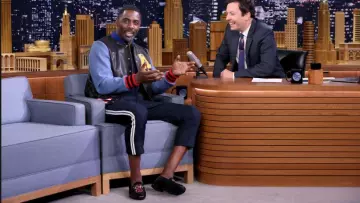 Shoes embroidered serpent of Idris Elba on the set of Jimmy Fallon