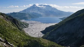 The end stage located at the lake Spirit in the face of the mount St. Helens in The Planet of the Apes - Supremacy