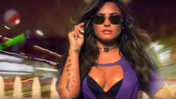 Le tatouage oiseaux de Demi Lovato dans le clip Sorry not sorry