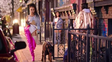 Waders pink Leigh-Anne-Pinnock in the clip Power of Little Mix