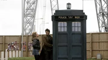 la réplique du tardis dans les rue de londres doctor who