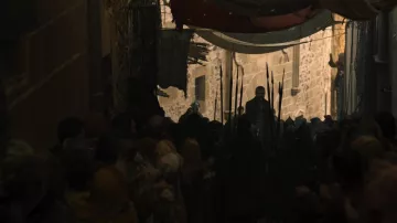 La Calle Cuesta de la Compañia de la ville de Cáceres en Espagne dans Game of Thrones S07E03