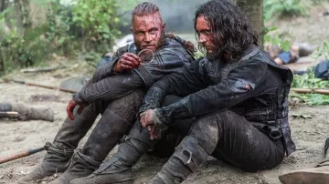 Le bra­ce­let de Ra­gnar Lo­th­brok (Tra­vis Fim­mel) dans Vi­kings