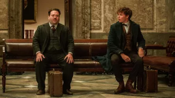 Boots chestnut Norbert Dragon (Eddie Redmayne) in Fantastic Animals