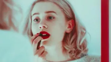 The red lips of Noora Amalie Sætre (Josefine Frida Pettersen) in Skam