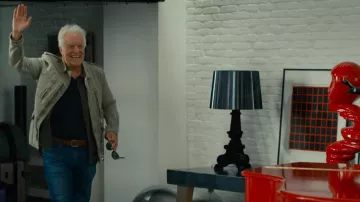 The table lamp Kartell Bourgie black on a table at the entrance to the living room in the film To the bottom!