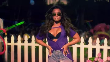 Le t-shirt décolleté de Demi Lovato dans le clip Sorry not sorry