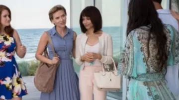 The handbag of Blair (Zoe Kravitz) in #Worst evening