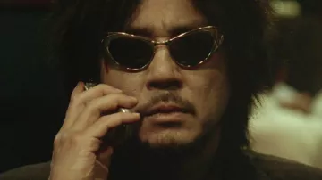 The sunglasses of Oh Dae-su (Choi Min-sik) in Oldboy