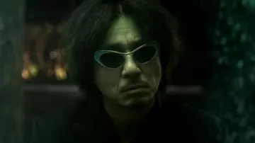 The sunglasses of Oh Dae-su (Choi Min-sik) in Oldboy