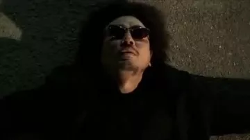 The sunglasses of Oh Dae-su (Choi Min-sik) in Oldboy