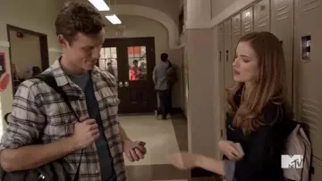 Le sac à dos de Emma Duval (Willa Fitzgerald) dans Scream S01E03