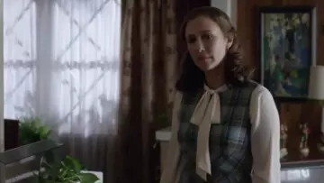 The dress of Lorraine Warren (Vera Farmiga) at the end of the Conjuring 2