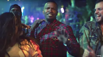 La chemise à carreaux de Jamie Foxx dans le clip Sorry Not Sorry de Demi Lovato