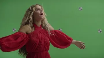 The red dress with Giambattista Valli to Maddie Conrad (Lennon Stella) in Nashville S05E21