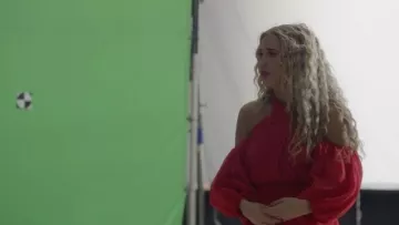 The red dress with Giambattista Valli to Maddie Conrad (Lennon Stella) in Nashville S05E21