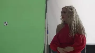 The red dress with Giambattista Valli to Maddie Conrad (Lennon Stella) in Nashville S05E21