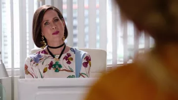 La blouse à fleurs de  Diana Trout (Miriam Shor) dans Younger S04E03