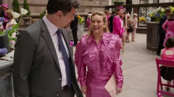 The pink dress Kelsey Peters (Hilary Duff) in Younger S04E04