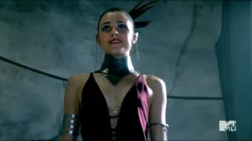 Pendientes de Amberle Elessedil (Poppy Drayton) en Las crónicas de Shannara S01E03