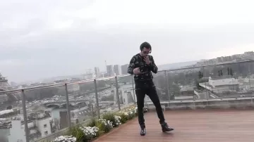 Les sneakers Giu­seppe Za­notti de ADEMO (Tarik) dans le clip DA de PNL