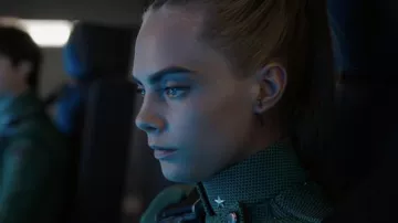 The earring Laureline (Cara Delevingne) in Valérian and the city of ten thousand planets