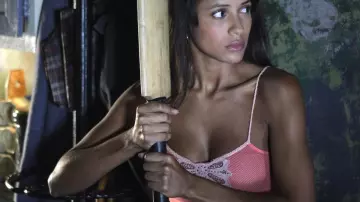 The pink top of Maya Herrera Dania Ramirez Heroes S03E01 Spotern