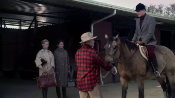 Le man­teau vintage de Betty Dra­per (Ja­nuary Jones) dans Mad Men S02E01