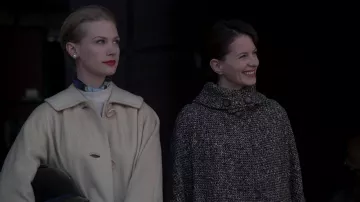 Le man­teau de Betty Dra­per (Ja­nuary Jones) dans Mad Men S02E01