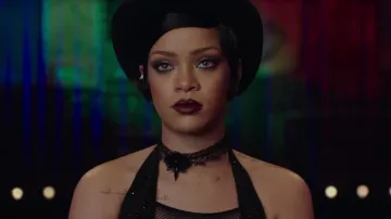 The black necklace Bubble (Rihanna) in Valérian and the city of ten thousand planets